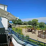 Linden-palais 15 *